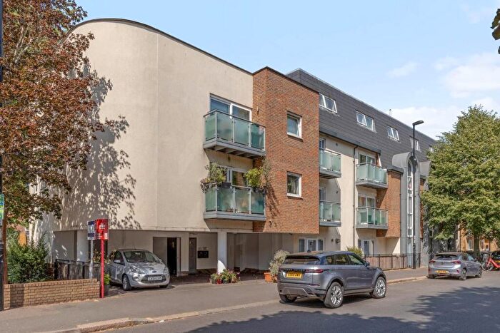 2 Bedroom Flat For Sale In Trewsbury Road, Sydenham, London, SE26