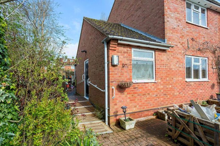 1 Bedroom Flat To Rent In Burnet Close, Hemel Hempstead, Hertfordshire, HP3