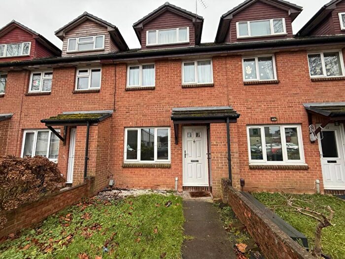 1 Bedroom Ground Maisonette To Rent In Copperfield, Chigwell, Essex, IG7