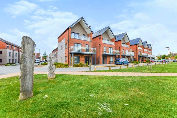 5 Bedroom Detached House To Rent In Jelley Way, Woking, Surrey, GU22