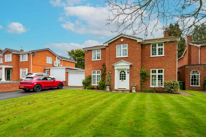 4 Bedroom Detached House To Rent In Ridge Lane, Watford, Hertfordshire, WD17