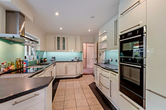 5 Bedroom Detached House For Sale In Wents Wood, Weavering, Maidstone, ME14