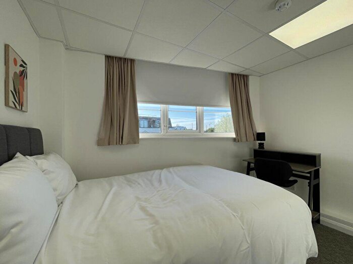 Flat To Rent In Wilbury Villas -, S70