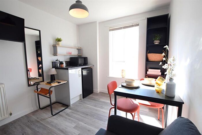 Studio To Rent In Brayford Court - Studio Room - /, LN1