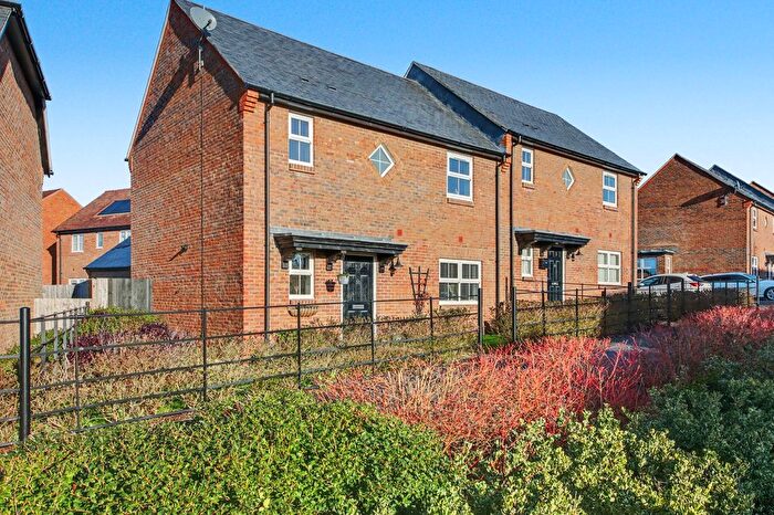 3 Bedroom Semi-Detached House For Sale In Clover Way, Bishops Waltham, SO32