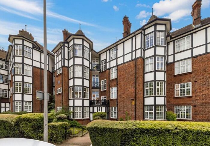 3 Bedroom Flat For Sale In Flat Vernon Court, Hendon Way, Childs Hill, London, NW2