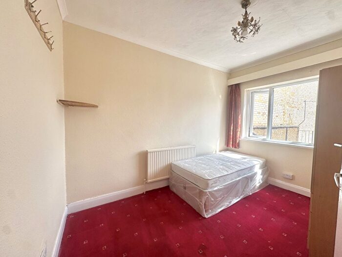 4 Bedroom Flat To Rent In King Street, Southall, UB2
