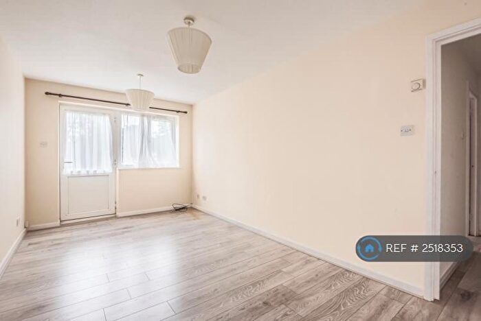 2 Bedroom Flat To Rent In Copers Cope Rd, Beckenham, BR3