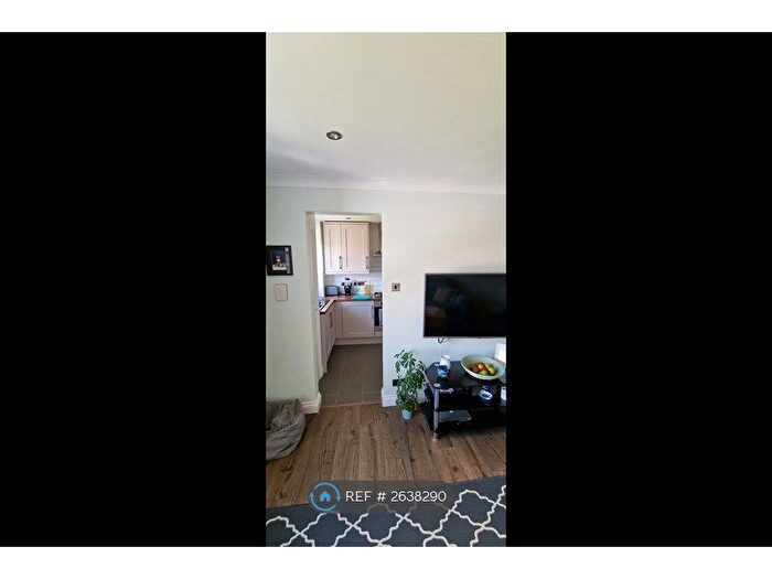 2 Bedroom Flat To Rent In Albion Road, Sutton, SM2