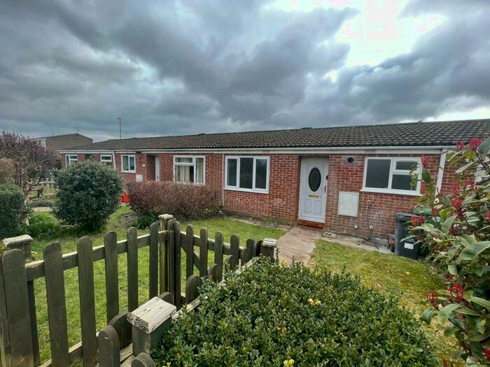 2 Bedroom Bungalow To Rent In Tuliptree Close, SN2