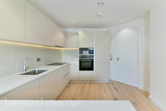 2 Bedroom Flat To Rent In Chiswick High Road, London, W4