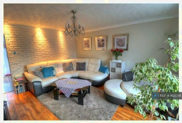 3 Bedroom Semi-Detached House To Rent In Crosslee Road, Manchester, M9