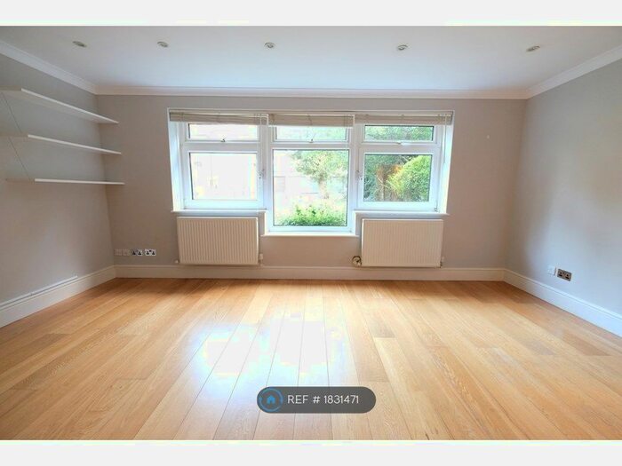 3 Bedroom Flat To Rent In Oakhill Road, London, SW15