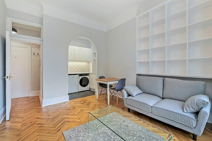 1 Bedroom Flat To Rent In Sinclair Road, Kensington, W14