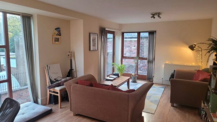 2 Bedroom Flat To Rent In Parsonage Road, Manchester, M20