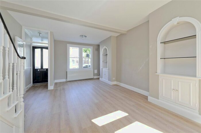 3 Bedroom Town House To Rent In London, W10