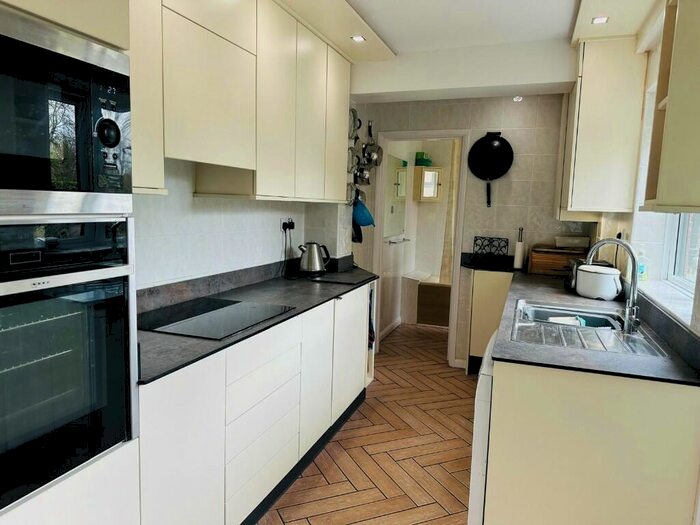 5 Bedroom SemiDetached House For Sale In Hayes Road, Deanshanger, MK19