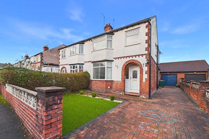 3 Bedroom Semi Detached House For Sale In Shaftesbury Avenue, Vicars Cross, CH3