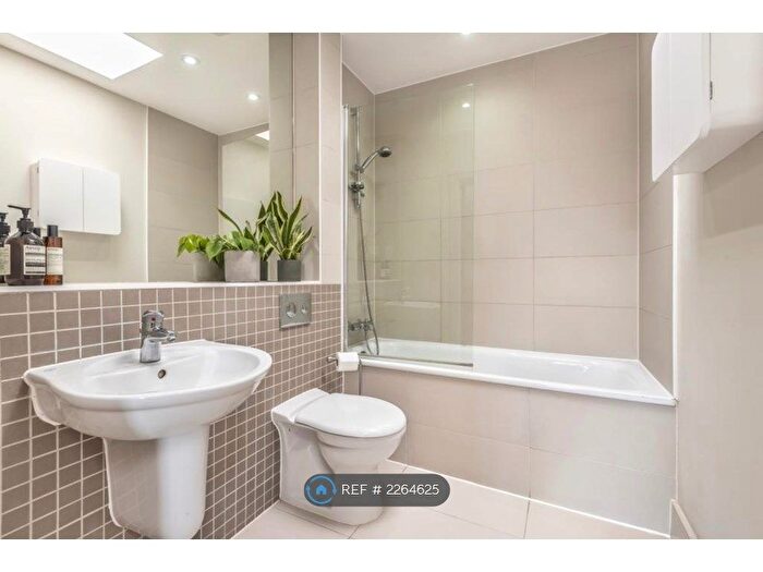 2 Bedroom Flat To Rent In Brockley Park, London, SE23