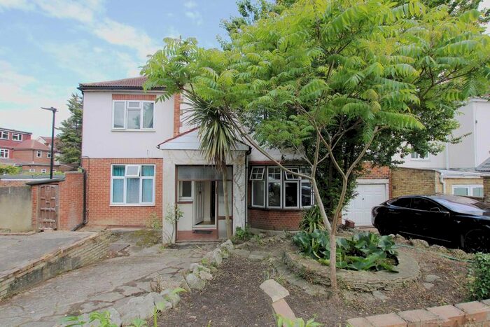 3 Bedroom Flat To Rent In Wood Lane, Isleworth, TW7