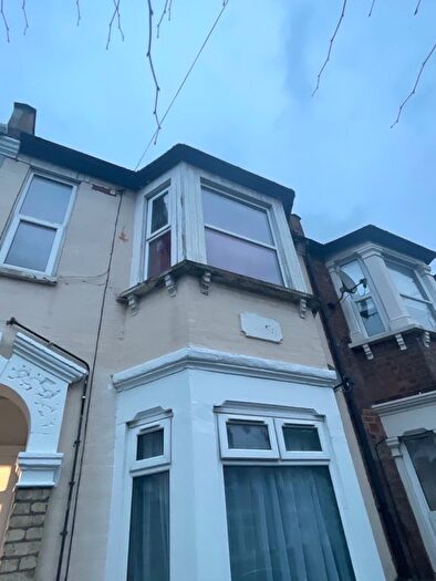 2 Bedroom Flat For Sale In Central Park Road, London, E6