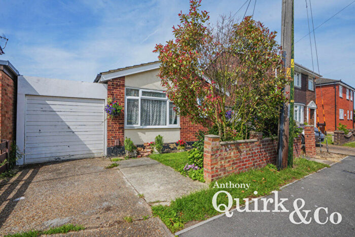 1 Bedroom Bungalow For Sale In Waarem Avenue, Canvey Island, SS8