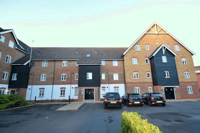 1 Bedroom Flat To Rent In Fryers Lane, High Wycombe, HP12