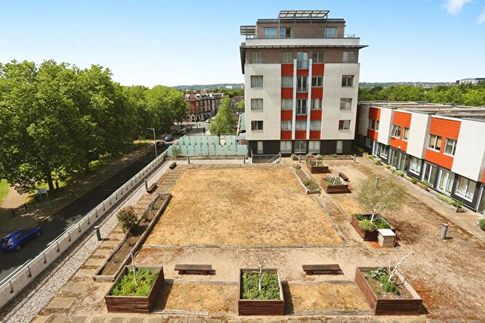 2 Bedroom Flat For Sale In Albemarle Road, Beckenham, BR3