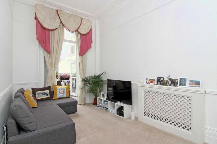 1 Bedroom Flat To Rent In Gloucester Terrace, Bayswater, W2