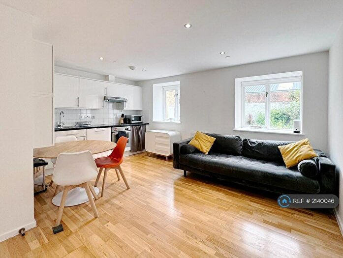 2 Bedroom Flat To Rent In Camberwell Road, London, SE5