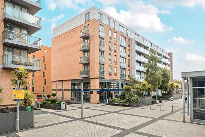 2 Bedroom Flat For Sale In Norway Street, London, SE10