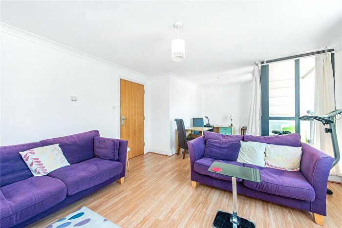 2 Bedroom Flat To Rent In Sherard Court, Manor Gardens, N7