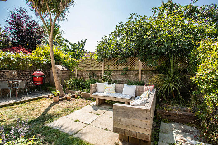 2 Bedroom Flat For Sale In Rutland Gardens, Hove, BN3