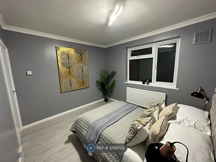 2 Bedroom Flat To Rent In Butterfields, London, E17