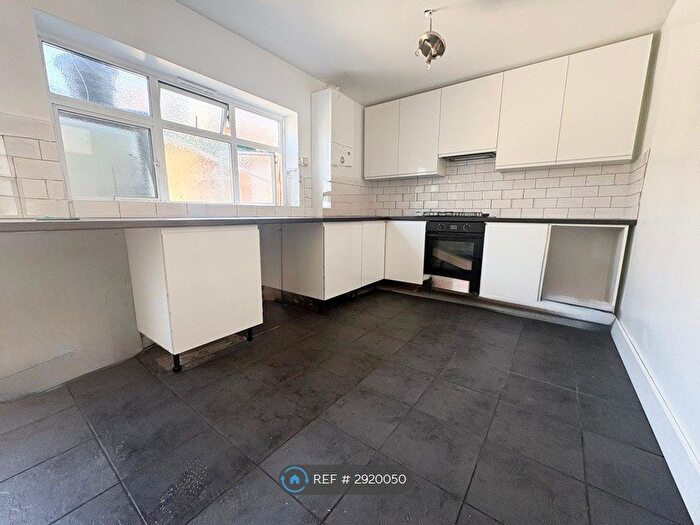 4 Bedroom Flat To Rent In Holloway, London, N19