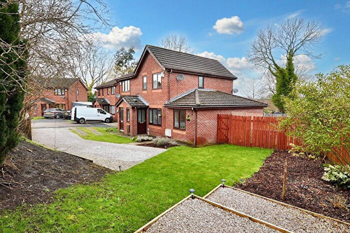 3 Bedroom Semi Detached House For Sale In Beverley Close, Whitefield, M45