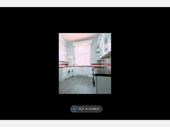 3 Bedroom Flat To Rent In Herriet St, Glasgow, G41