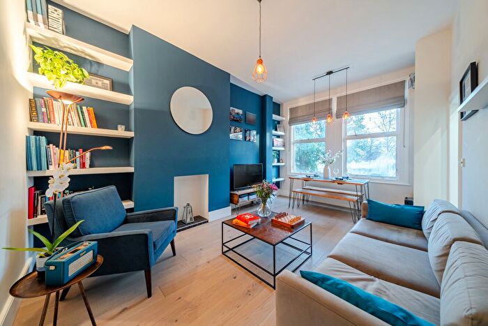 1 Bedroom Flat For Sale In Leathwaite Road, London, SW11