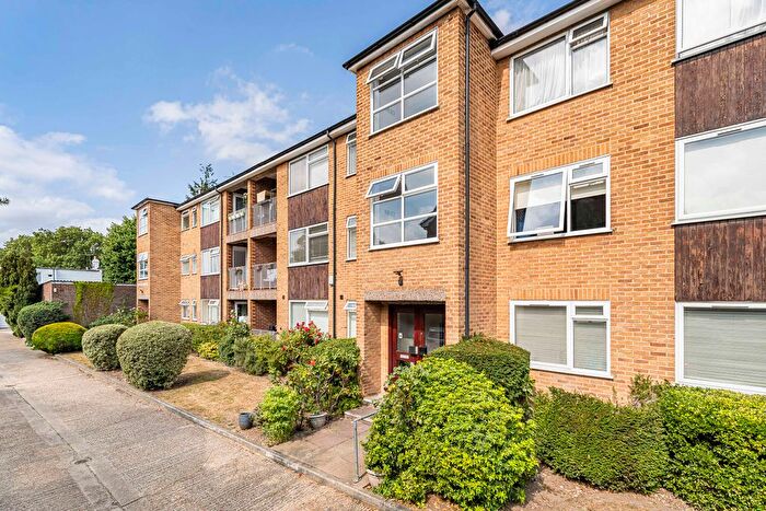 2 Bedroom Flat For Sale In Village Road, Enfield, EN1