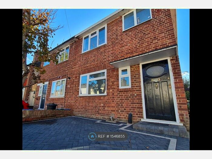 2 Bedroom Maisonette To Rent In Second Cross Road, Twickenham, TW2