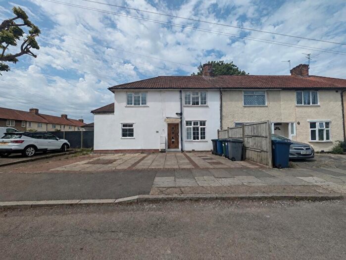 4 Bedroom Semi-Detached House For Sale In Edwin Road, Edgware, HA8