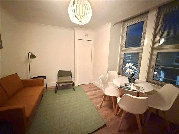 1 Bedroom Flat To Rent In Hilltown, Dundee, DD3