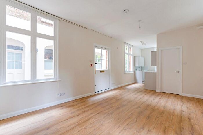 Apartment To Rent In Victoria Park Square, Bethnal Green, London, E2