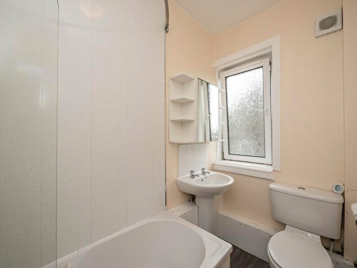 2 Bedroom Flat For Sale In Carrick Knowe Road, Edinburgh, EH12