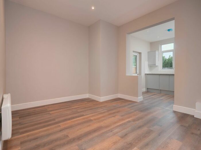 1 Bedroom Flat To Rent In Stanger Road, London SE25