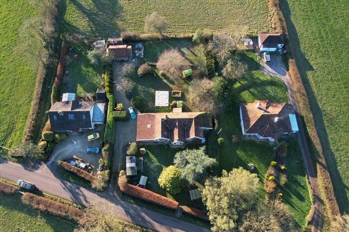 4 Bedroom Bungalow For Sale In Lippetts Way, Catcott, Somerset, TA7