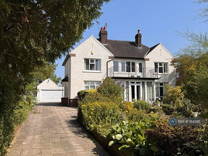 2 Bedroom Maisonette To Rent In St Helens Lane, Leeds, LS16