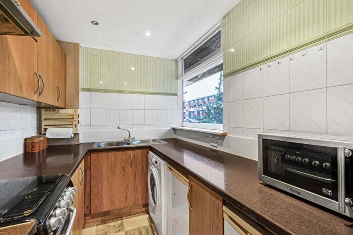 2 Bedroom Flat For Sale In Golden Lane Estate, Bayer House, EC1Y