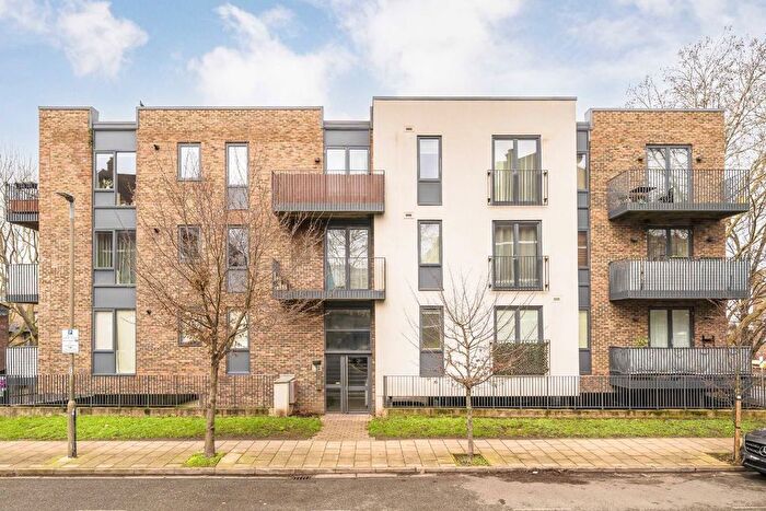 2 Bedroom Flat For Sale In Gideon Road, Battersea, SW11