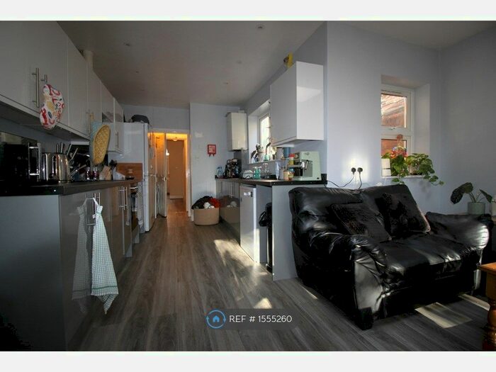 6 Bedroom Terraced House To Rent In Milton Road, Southampton, SO15